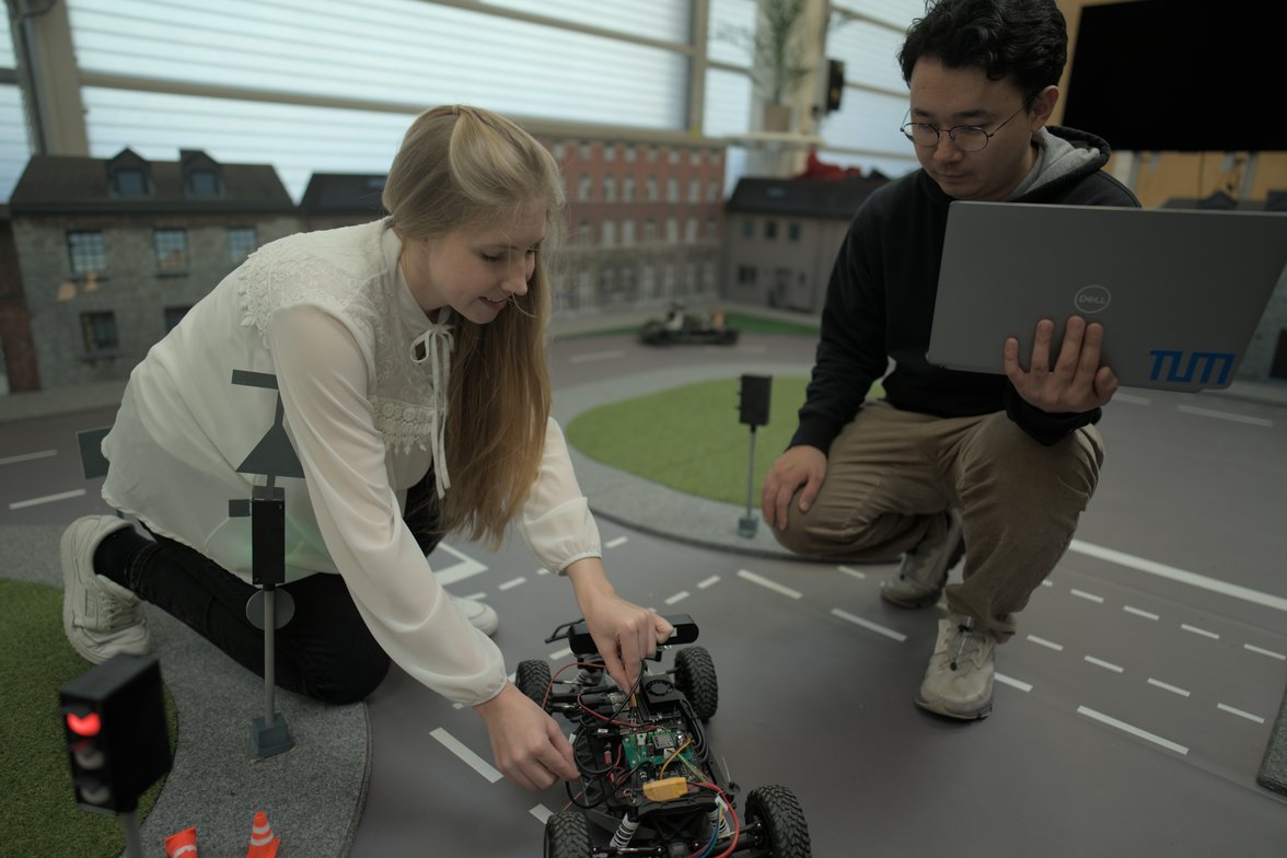 Teleoperiertes Versuchsfeld